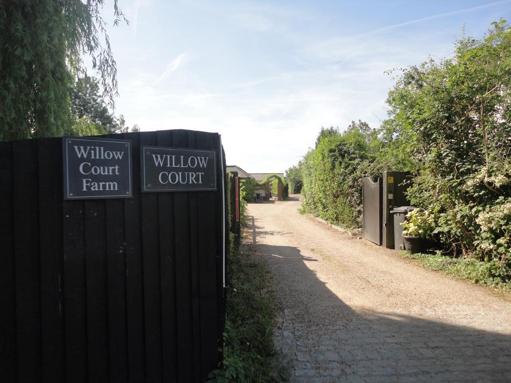 Willow Court Farm The Lodge & Petting Farm, 8 Mins From Legoland & Windsor, 15 Mins From Lapland Uk Bagian luar foto