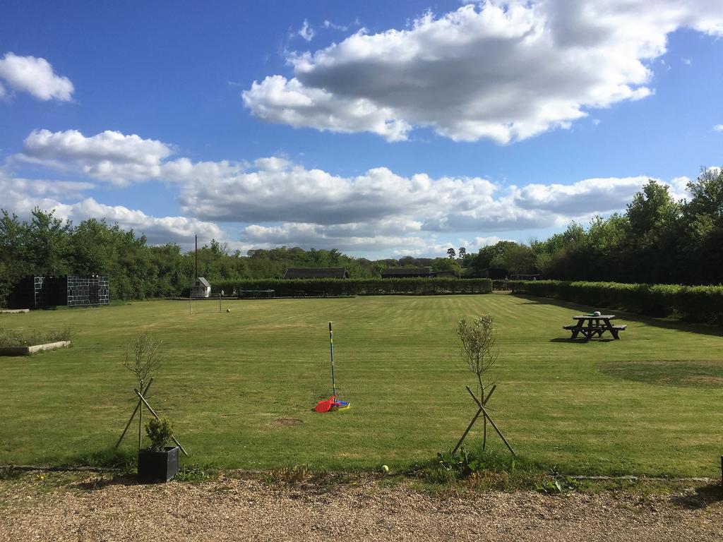Willow Court Farm The Lodge & Petting Farm, 8 Mins From Legoland & Windsor, 15 Mins From Lapland Uk Bagian luar foto